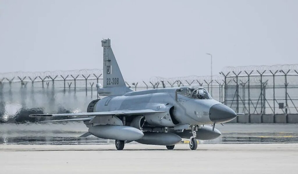 Chinese Expert Says JF-17 Gaining Global Attention