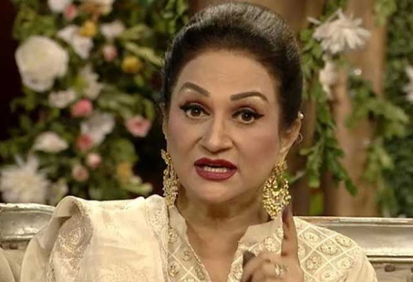 Bushra Ansari Warns Against Fake Social Media Accounts