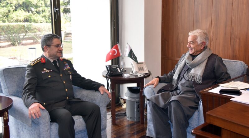 Turkish Military Chief Meets Defence Minister in Islamabad