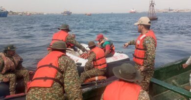Pakistan Navy Recovery Efforts Ongoing After Boat Capsizes Near Manora