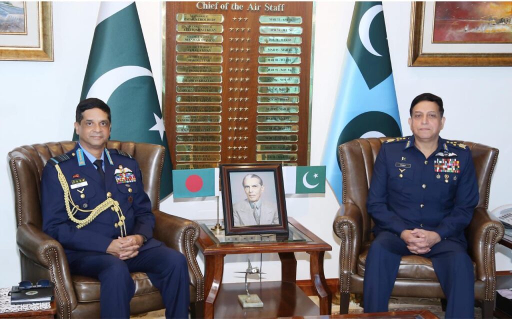 Pakistan, Bangladesh Air Forces Move to Deepen Defense Cooperation, Discuss JF-17 Jets