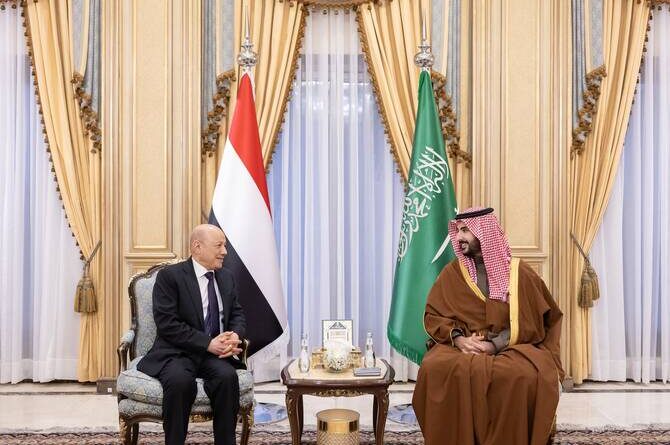 Saudi Defense Minister Meets Yemeni Leadership to Discuss Crisis