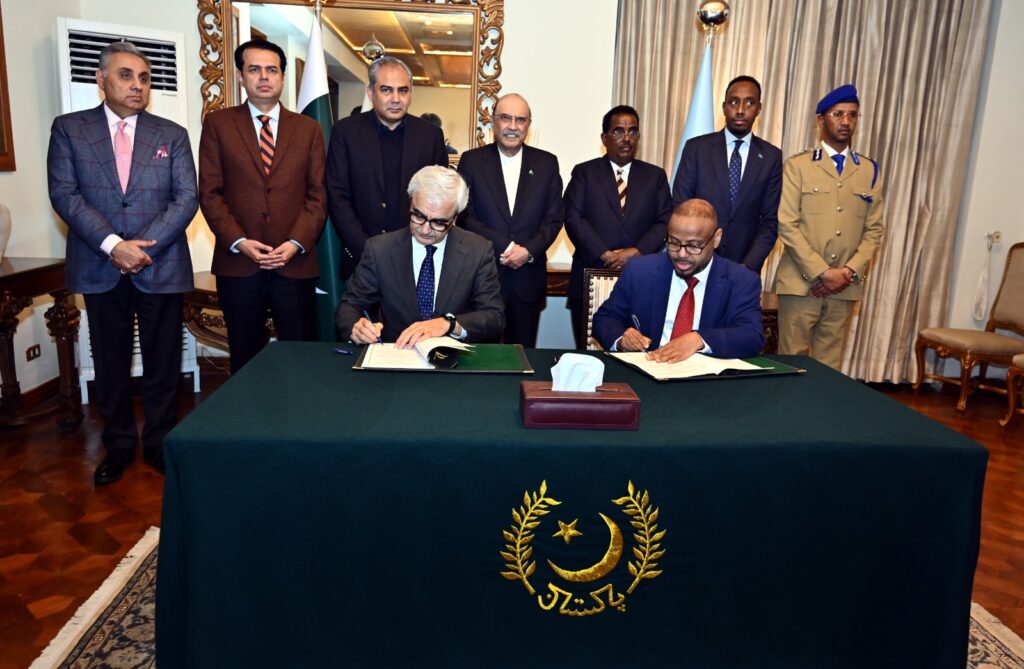 Pakistan, Somalia Sign Visa-Free Agreement for Diplomatic Passport Holders