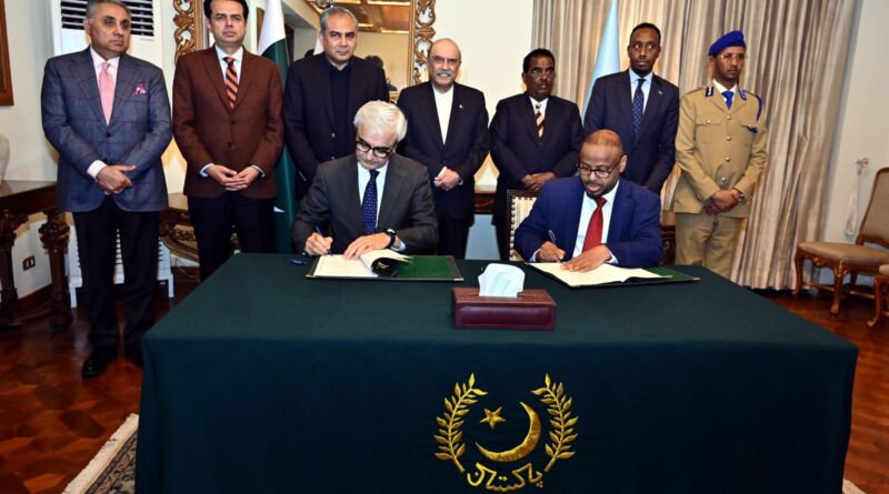 Pakistan, Somalia Sign Visa-Free Agreement for Diplomatic Passport Holders