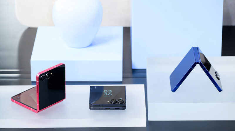 Apple Considers Smaller Clamshell Foldable iPhone