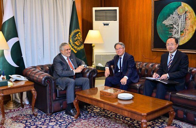 Ishaq Dar Meets Chinese Ambassador to Discuss Bilateral Relations