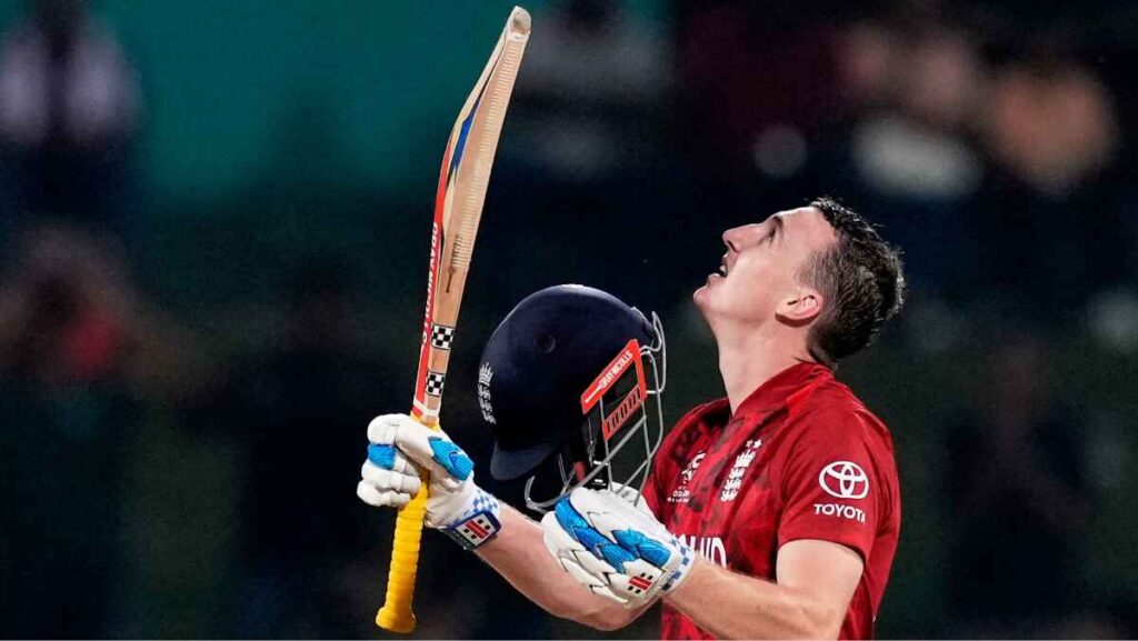 England Edge Pakistan to Reach Semifinals