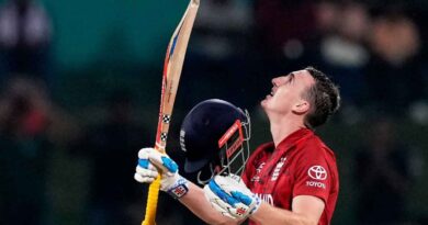 England Edge Pakistan to Reach Semifinals