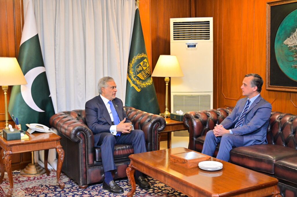 DPM/FM Meets Pakistani Ambassador to Hungary, Discusses Bilateral Cooperation