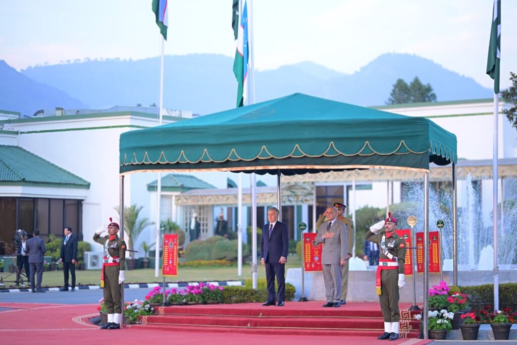 Uzbekistan President Accorded Guard of Honour at PM House