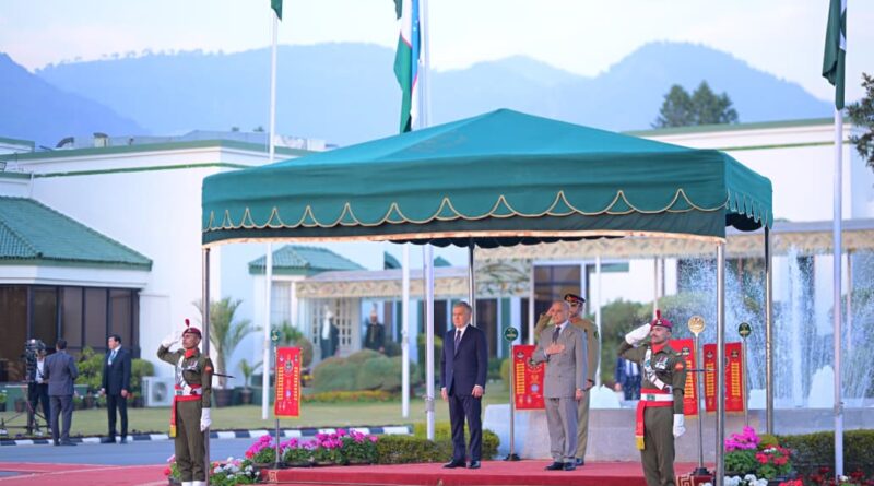 Uzbekistan President Accorded Guard of Honour at PM House