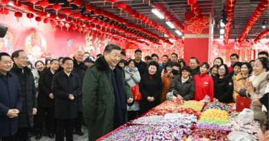 Xi Jinping Engages With Public at Dadong Grocery Market in Liaoning