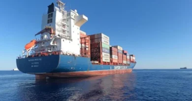 Tehran Navy Blocks Foreign Vessels At Hormuz Strait