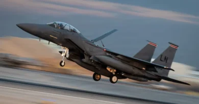 US Warplanes Crash in Kuwait, Crews Survive